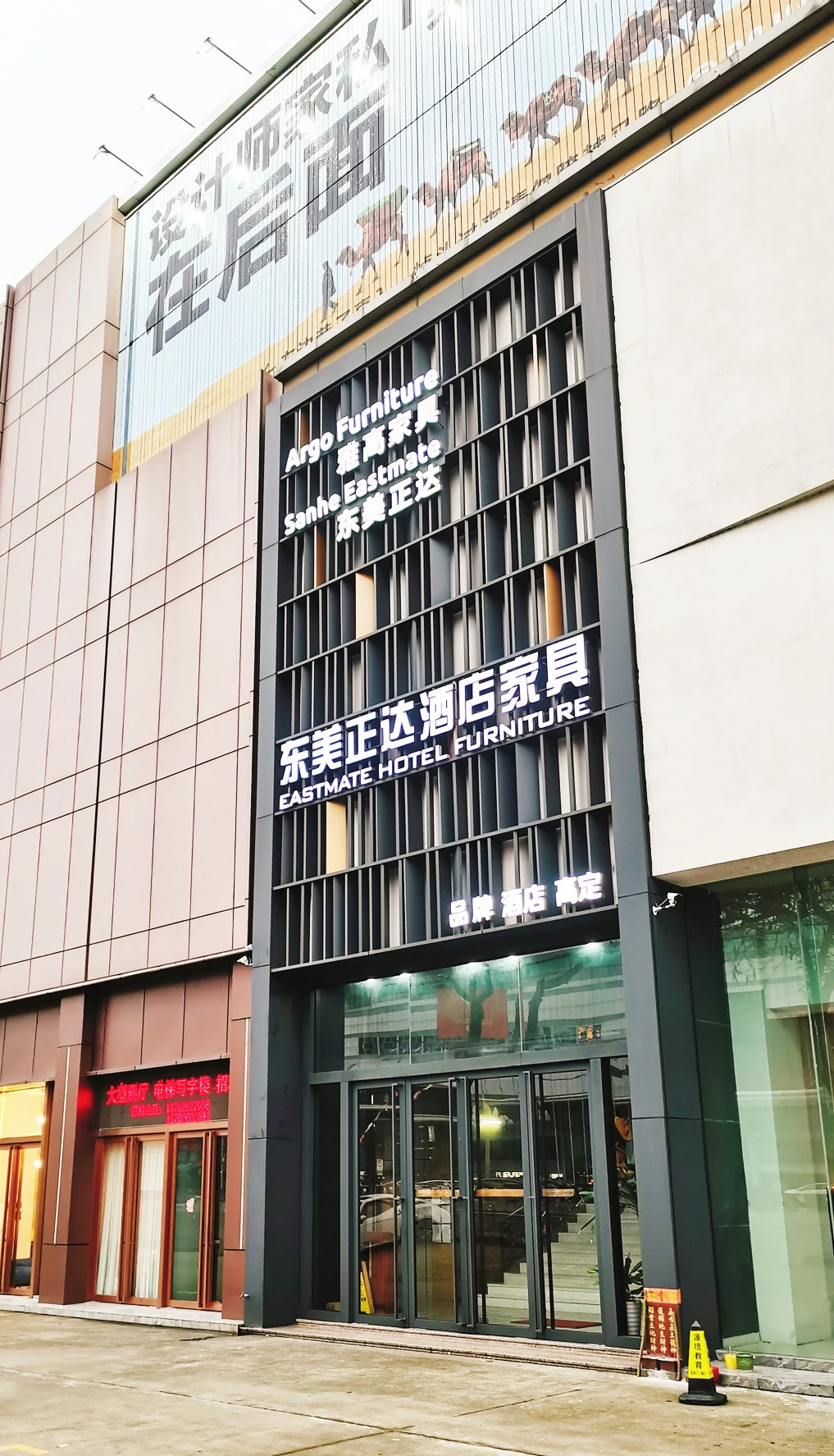 Factory Custom Made Modern Design Full Fabric Wooden Hotel Lobby Sofa Set for Apartment Villa Living Room