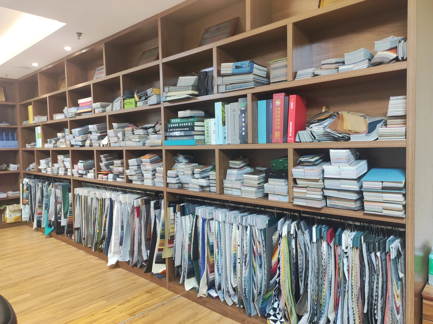 Factory Custom Made Modern Design Full Fabric Wooden Hotel Lobby Sofa Set for Apartment Villa Living Room